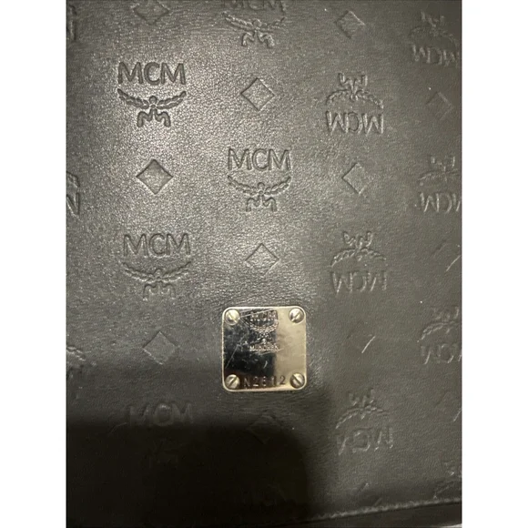 MCM Crossbody Leather Black Messenger Handbag Unisex - Picture 2 of 16